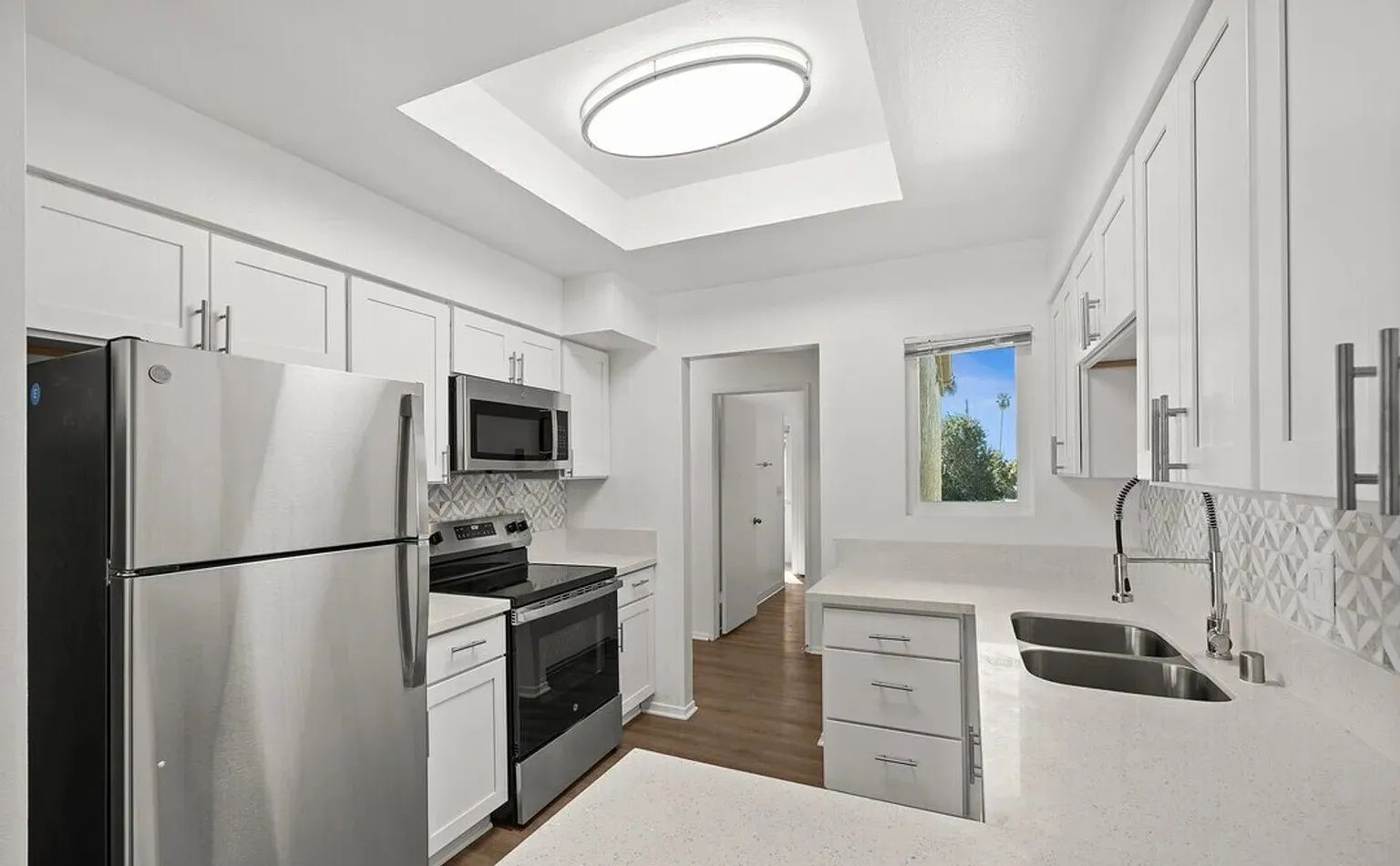 Ashwood Gardens Apartments modern kitchen stainless steel appliances white cabinets